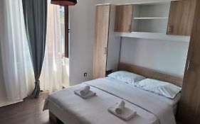 Elin's rooms in center